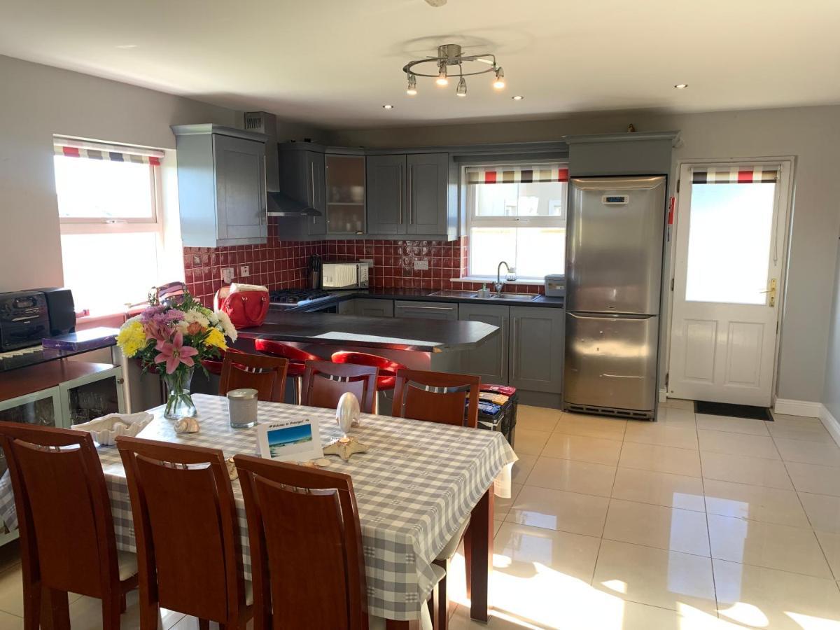 Seascape On The Edge Of Town: 4 Beds All Ensuite. Belmullet Buitenkant foto