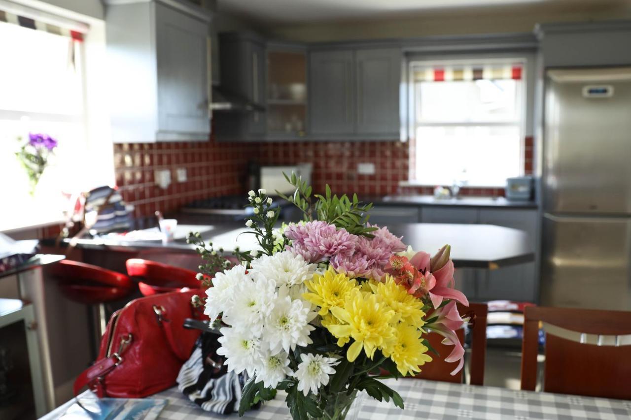 Seascape On The Edge Of Town: 4 Beds All Ensuite. Belmullet Buitenkant foto