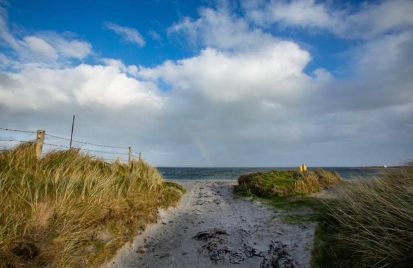 Seascape On The Edge Of Town: 4 Beds All Ensuite. Belmullet Buitenkant foto