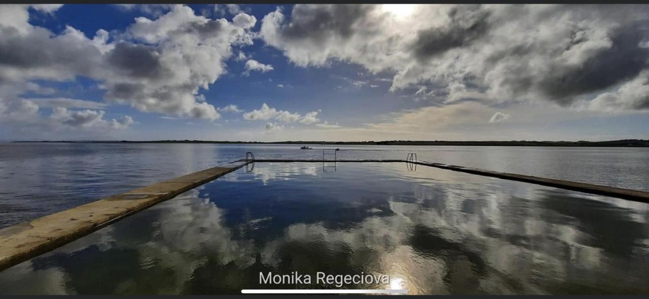 Seascape On The Edge Of Town: 4 Beds All Ensuite. Belmullet Buitenkant foto