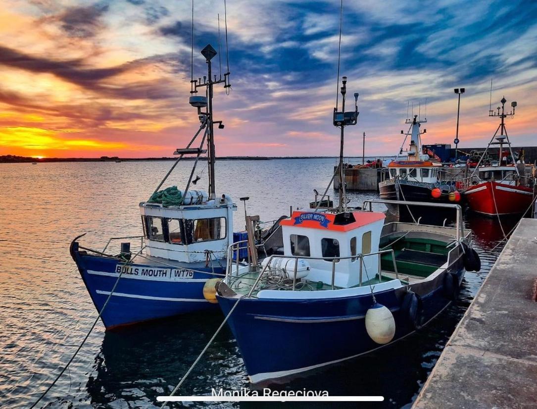 Seascape On The Edge Of Town: 4 Beds All Ensuite. Belmullet Buitenkant foto