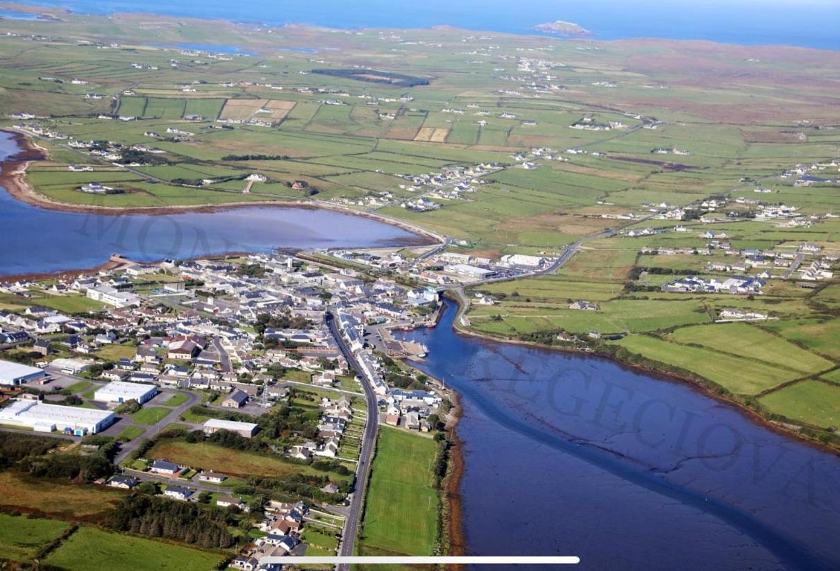 Seascape On The Edge Of Town: 4 Beds All Ensuite. Belmullet Buitenkant foto
