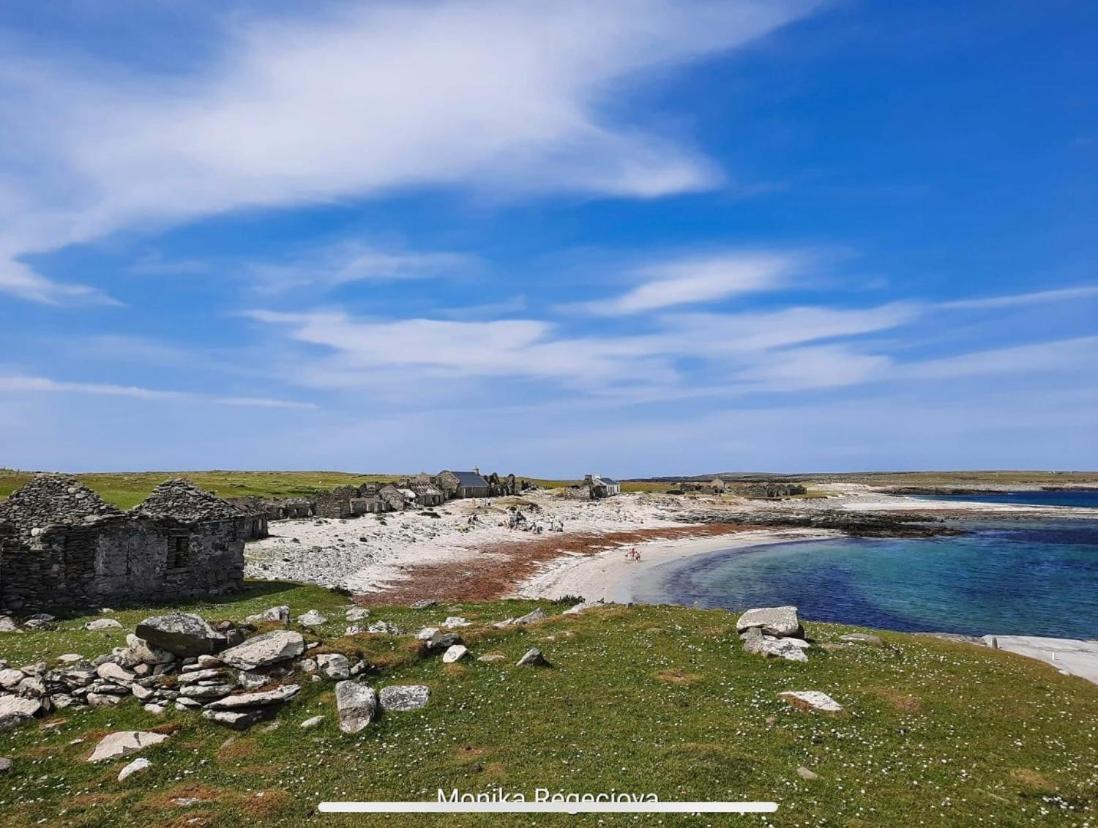 Seascape On The Edge Of Town: 4 Beds All Ensuite. Belmullet Buitenkant foto