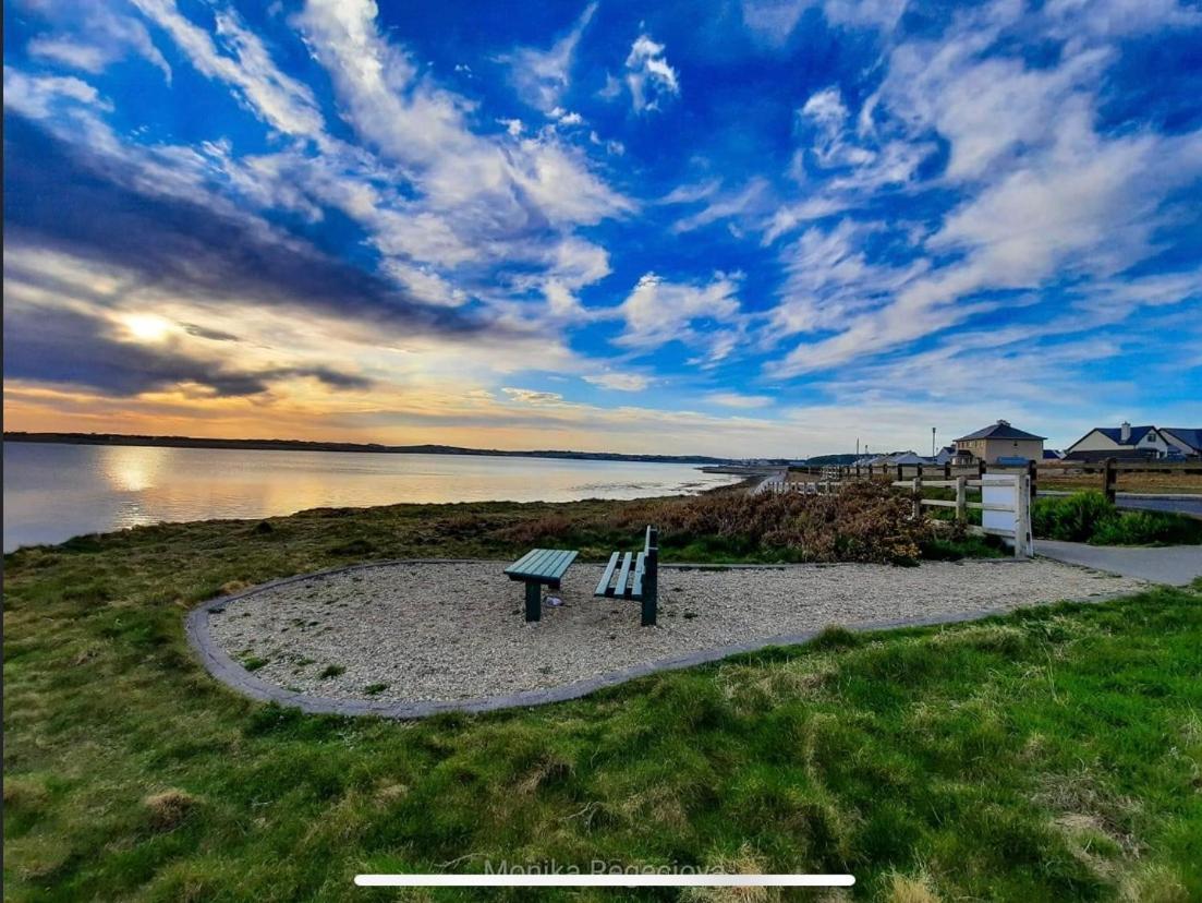 Seascape On The Edge Of Town: 4 Beds All Ensuite. Belmullet Buitenkant foto