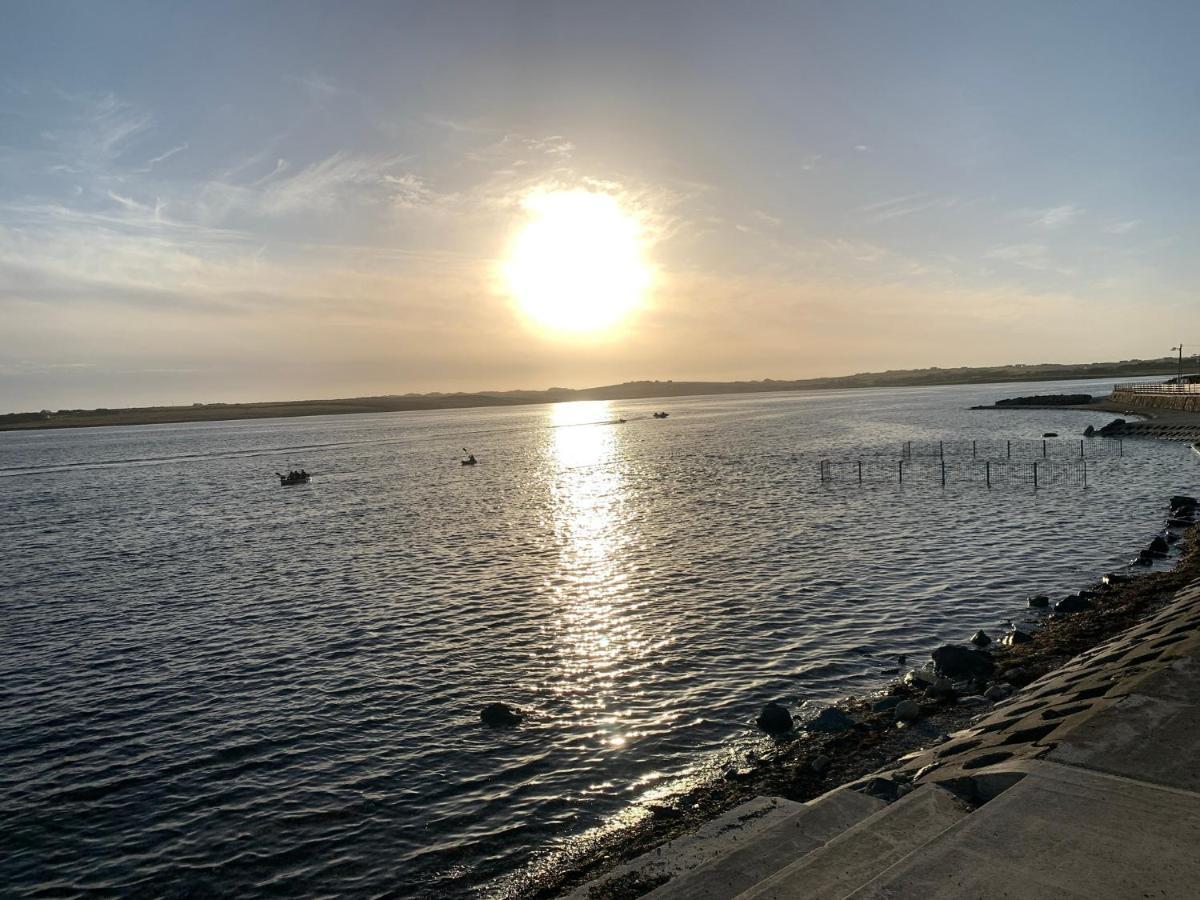 Seascape On The Edge Of Town: 4 Beds All Ensuite. Belmullet Buitenkant foto