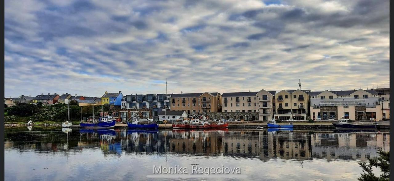 Seascape On The Edge Of Town: 4 Beds All Ensuite. Belmullet Buitenkant foto